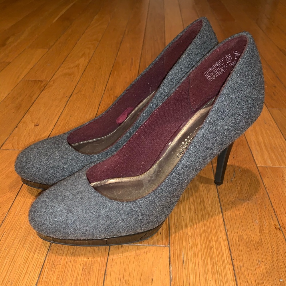 Textured gray heels